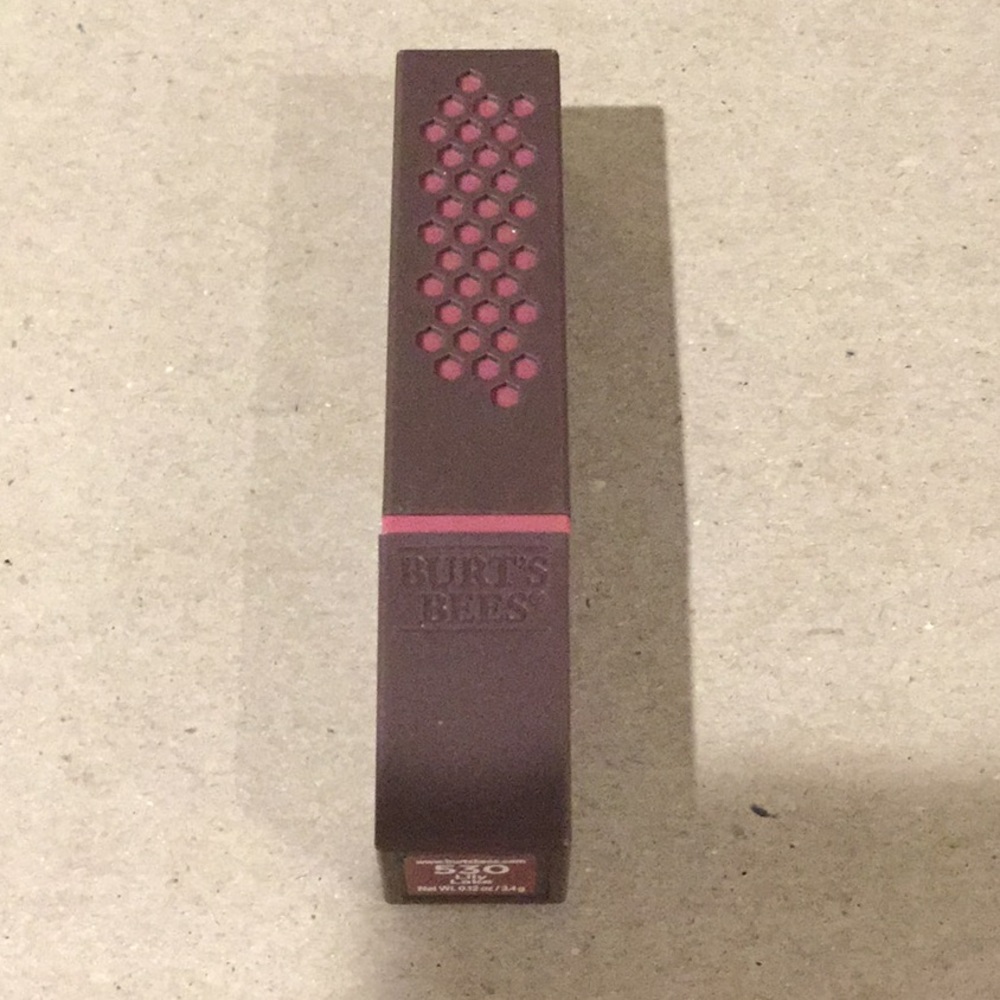 SOLD Burt’s Bees Lipstick 💄. Color 530, Lily Lake
